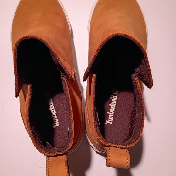 Timberland Tan Chukka Boots - Picture 2 of 4